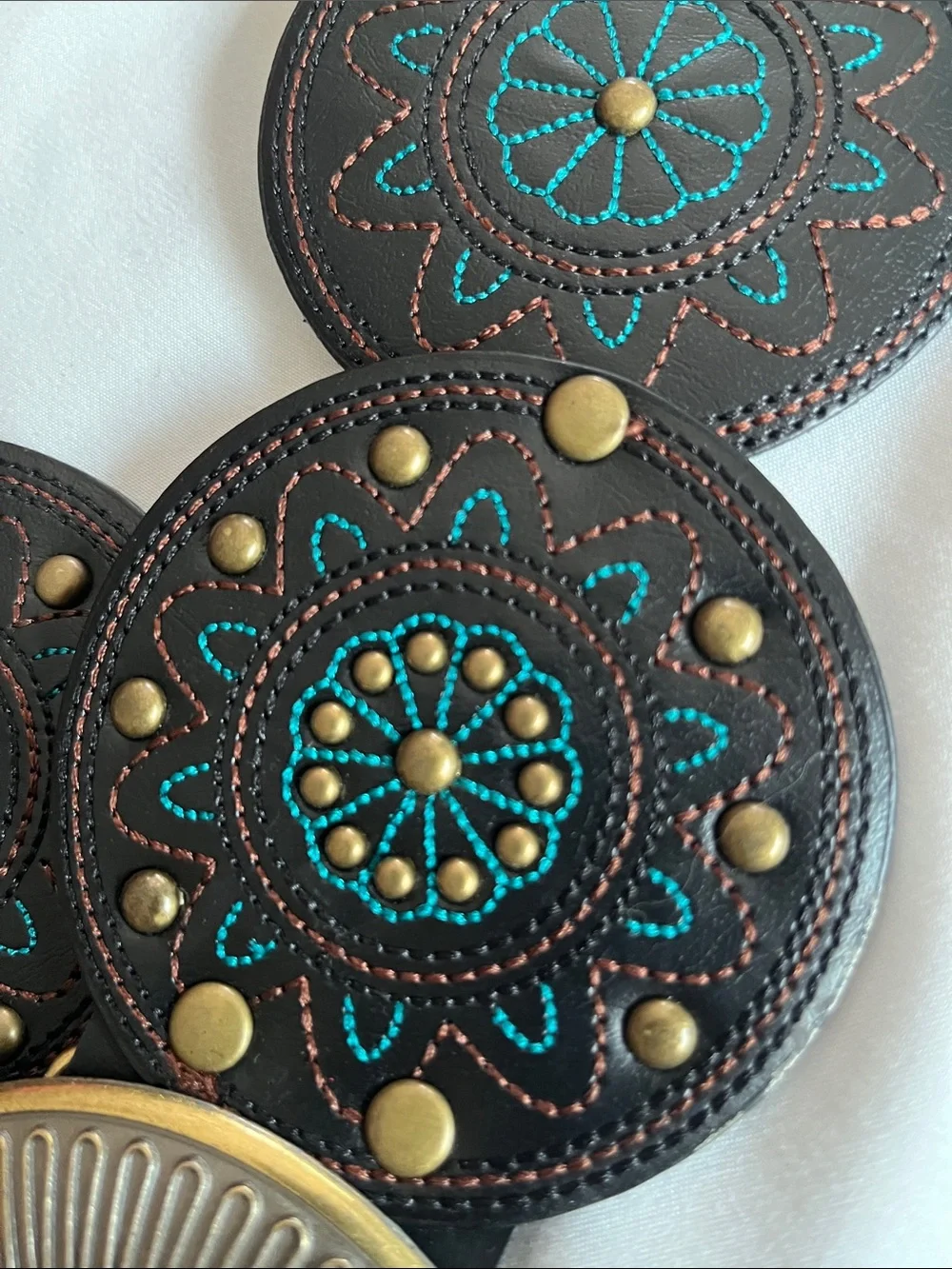 Chico’s VTG  NWT Mesa slouch belt black teal leather conchos brass round buckle